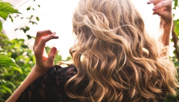 ¿CÓMO FRENAR LA CAÍDA DEL CABELLO EN OTOÑO?